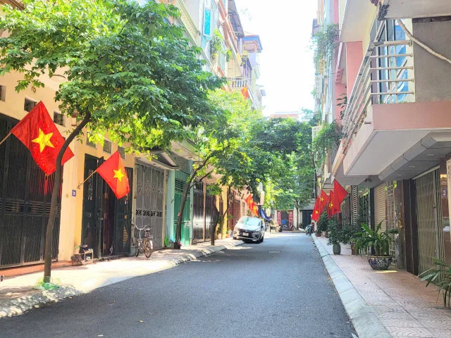 Bán đất tặng nhà 4 tầng cũ tại HOÀNG CÔNG CHẤT. LÔ GÓC 3 thoáng, Vỉa hè, oto tránh dừng đỗ.