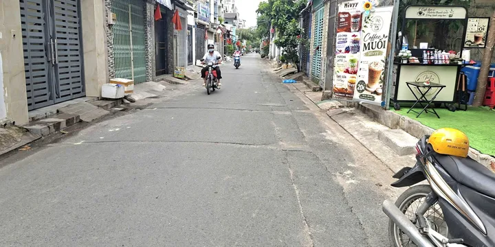 Bán nhà 4 tầng Bình Tân, dt(4×18m) chỉ hơn 6ty
