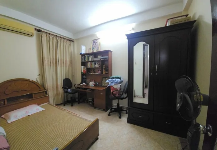 Bán Nhà Dân Xây Đường Cầu Giấy. Lô Góc. DT 37m2. MT 4m. 4 Tầng. Giá 8.76 Tỷ.