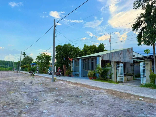 Chủ gửi bán lô đất đẹp diện tích lớn thích hợp cho AC kinh doanh xây trọ, gần chợ gần trường