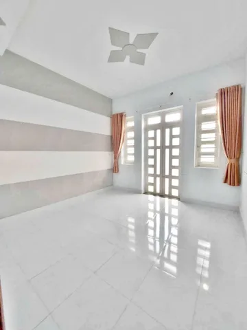 BÁN NHÀ KẾ LÊ VĂN KHƯƠNG QUẬN 12 HẺM XE HƠI 60M² 3 TẦNG 5.4 TỶ KẾ MEGA HIỆP PHÚ
