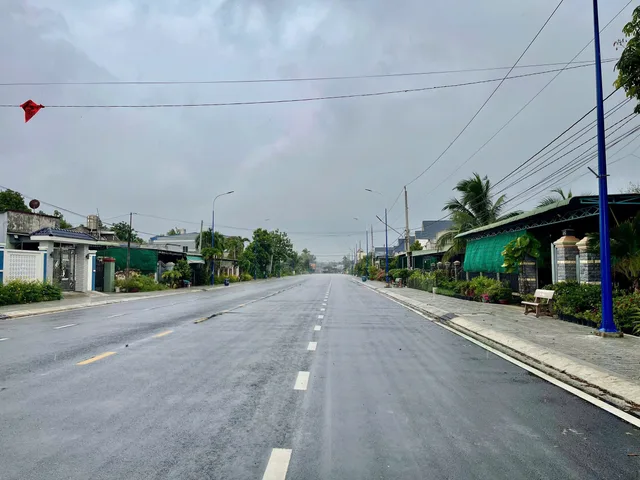 Bán đất GẦN BACAMEX CHƠN THÀNH BÌNH PHƯỚC
 Đường LÊ DUẨN, thông ra NGUYỄN VĂN LINH chỉ 100m, gần chợ, trường học, khu dân cư đông.
DT: 10x30m, có 120m² thổ cư.
Giá: 599 triệu, CÓ HỖ TRỢ 3 BÊN
TRẢ TRƯỚC 299TR.