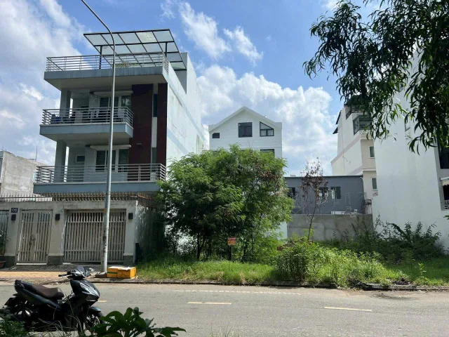 Bán Gấp Giá Tốt 216m Đất Biệt Thự đường Liên Phường vòng xoay Phú Hữu Quận 9