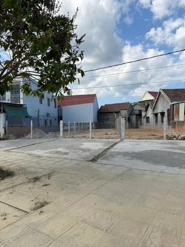 Bán lô đất mặt tiền bờ kè Trần Phú - Diên Khánh, vị trí view sông siêu đẹp , gần trường chợ, mọi tiện ích ..
- Diện Tích: 94,2m2 ngang 5,47m .. có 60m thổ 
- Có vỉa hè , diện tích sử dụng gần 130m 
💰💰 Giá 3,2 tỷ 
📲📲