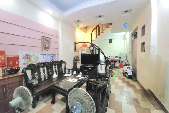 Bán Nhà LINH ĐÀM - BẰNG LIỆT 38.5 nhà dân xây sổ đỏ khu trung tâm Linh Đàm gần trường cấp 2 Bùi Quốc Khái Thẳng tắp ra Ô Tô Tránh
