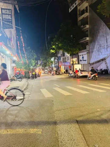 Bán Nhà riêng 31m2 có sẵn 31 m2 thổ cư giá 10.3 tỷ tại Đường Đê La Thành Phường Ô Chợ Dừa Quận Đống Đa Hà Nội