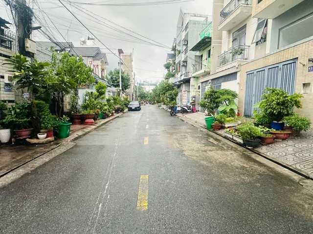 BÁN NHÀ 3 TẦNG 97m2 - KHU PHÂN LÔ ĐƯỜNG HIỆP BÌNH SÁT BÊN QL13