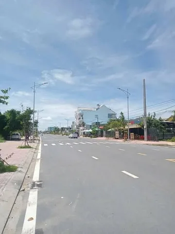 Bán Đất 400m2 có sẵn 400 m2 thổ cư giá 12 tỷ mặt tiền đường Tôn Đức Thắng, phường Phước Hậu, tỉnh Vĩnh Long
