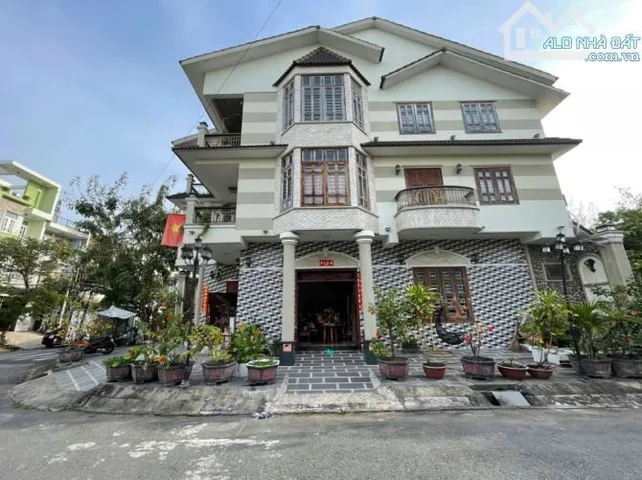 BÁN NHÀ GÓC 2 MẶT TIỀN PHONG PHÚ – BÌNH CHÁNH - 9x20m - 3 TẦNG -GIÁ 15.5 TỶ( Mua Đất Tặng Nhà).