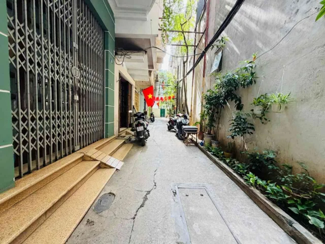 Bán Nhà riêng 32m2 có sẵn 32 m2 thổ cư giá 10 tỷ tại Đường Đê La Thành Phường Ô Chợ Dừa Quận Đống Đa Hà Nội
