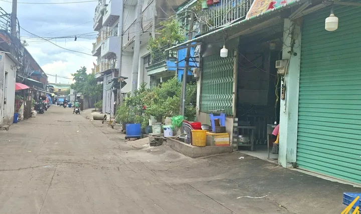 Chỉ hơn 6ty, nhà 3 tầng Hương lộ 2, mặt tiền hẻm xe tải thông