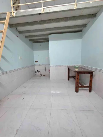 + Mặt tiền giáp Trần Mai Ninh tiện vừa ở vừa kinh doanh. Giáp chợ Bà Hoa xung quanh nhiều tiện ích.