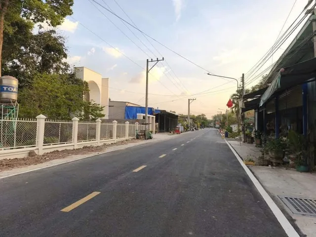 Chủ gửi bán lô đất đẹp mặt tiền đường nhựa gần ngay Trung Tâm Chơn Thành cách Vincom Chơn Thành 2Phút đi xe. Gần Chợ, gần Trường gần Khu Công nghiệp.