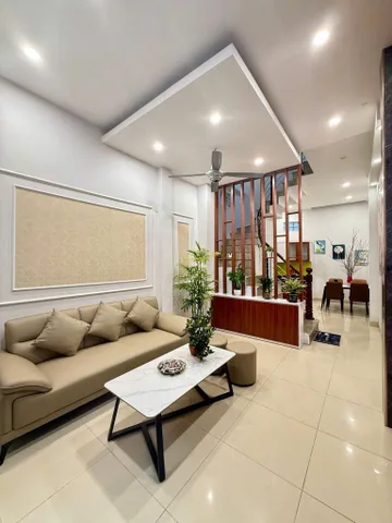 Nhà đẹp Định Công Hạ 3 tầng 1 tum, 3 phòng ngủ, cách ô tô 50m, đầu ngõ thông, Nhỉnh 7 tỷ