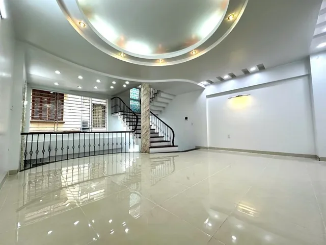 Bán Nhà  41m2 LINH ĐÀM  Nhà 5 Tầng ở Luôn Trung Tâm Quận Ngõ sáng Đường To Gần Ô Tô Sẵn sổ nhỉnh 7 Tỷ.