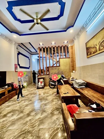 + Hẻm xe hơi 6m, xe hơi vào nhà thoải mái, sát mặt tiền đường. Khu toàn nhà cao tầng, hẻm thoáng sạch sẽ.