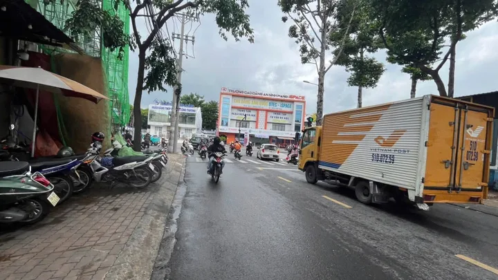 BÁN NHÀ SAU CĂN MẶT TIỀN VÕ VĂN NGÂN, LINH CHIỂU THỦ ĐỨC, 87M2, 2 TẦNG, CHỈ 6.7 tỷ