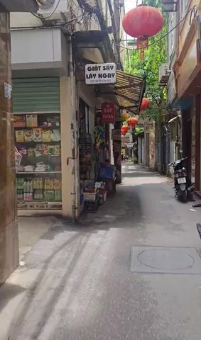 Bán Nhà Trần Quốc Vượng. Cầu Giấy. Lô Góc. DT 85m2. MT 9m. 3 Tầng. Giá 16.4 Tỷ.