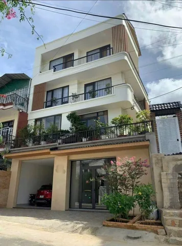 Nhà phố đồ sộ ngang 11m sân đậu 2 ô tô. vị trí cực kì trung tâm xây dựng tâm huyết của gia chủ