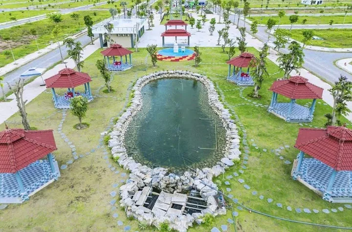 Nhà TP.HCM trả trước 239tr với 80m2, sổ riêng từng nền. Nằm ngay mặt tiền đường DT 741, gần KCN