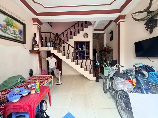 BÁN NHÀ KẾ EMART PHAN VĂN TRỊ GÒ VẤP 50M² 3 TẦNG 4PN 5.5 TỶ GẦN SÂN BAY
