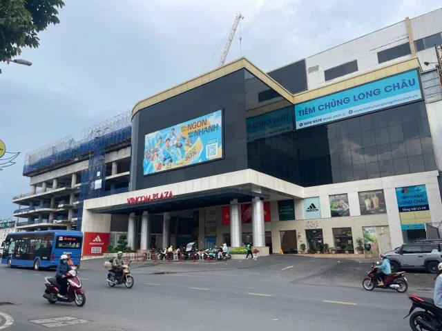 BÁN NHÀ 4 TẦNG – 7 PHÒNG KINH DOANH-NGAY CHỢ BẮC NINH