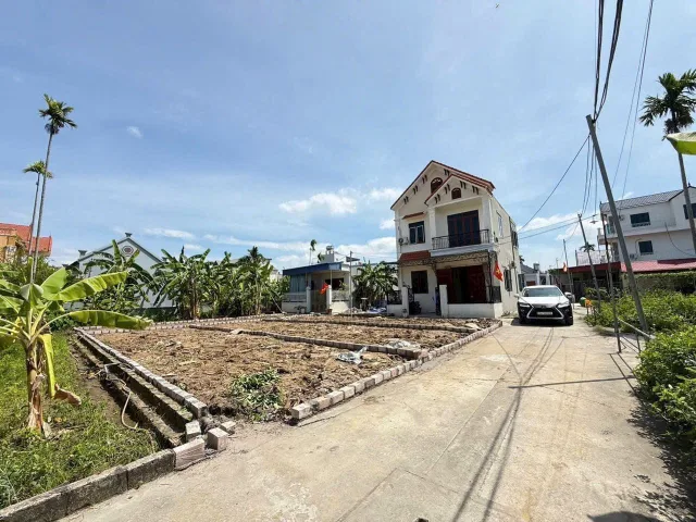 Bán cắt lỗ   52.7m Hoa Động  ngõ ô tô ,cách chợ trường học khoảng 200m. L/h:076.231.9990 e Thúy