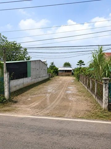 Chủ gửi bán lô đất đẹp mặt tiền đường lớn, dân cư san sát nhau. Thích hợp cho AC kinh doanh, buôn bán nhỏ, xây ở,…