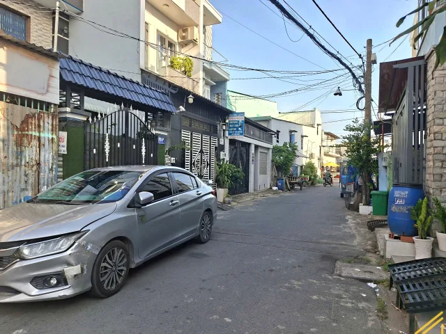 Nhà 3 tầng khu t.ê.n l.ử.a, chỉ hơn 7ty, hẻm xe tải