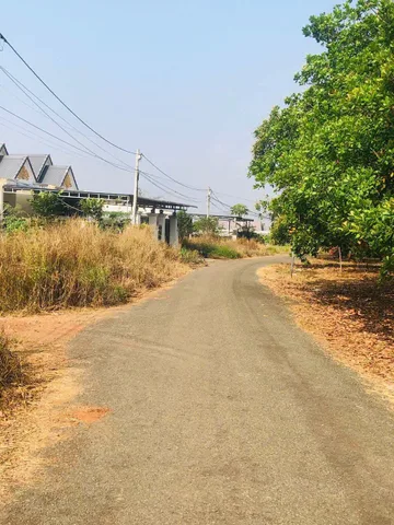 CẦN BÁN 2.500M2 ĐẤT ĐỐI DIỆN SIÊU THỊ, ĐÚNG GIÁ 180 TRIỆU, SỔ HỒNG RIÊNG