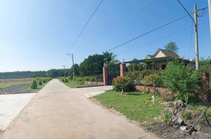 BÁN 2 000M2 ĐẤT ĐẸP GỌI 0969 950 161 KHU DÂN ĐÔNG GẦN TRƯỜNG CHỢ