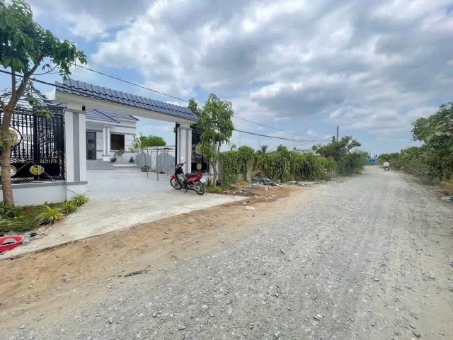 Bán Nhà riêng 332m2 có sẵn 332 m2 thổ cư giá 3.9 tỷ tại Đường  Long Khê - Phước Vân Xã Long Hòa Huyện Cần Đước Long An