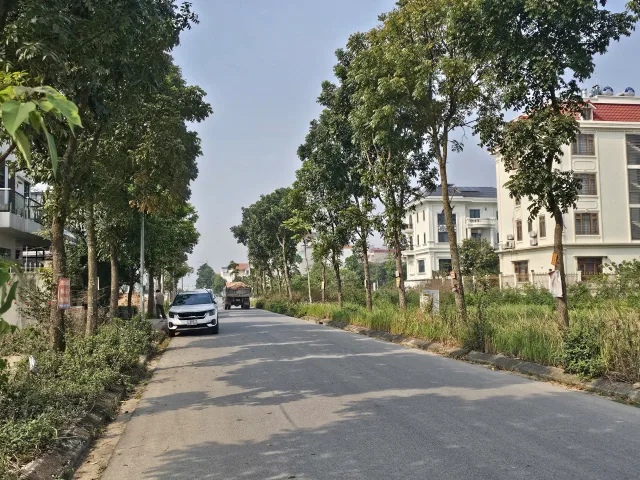 Bán đất KĐT đại hoàng long dãy OBT3 lô góc nhìn thẳng hồ. Mặt đường lý thánh tông. Diện tích 340m mặt tiền 15m hướng đông nam & tây nam. Phường võ cường tỉnh bắc ninh