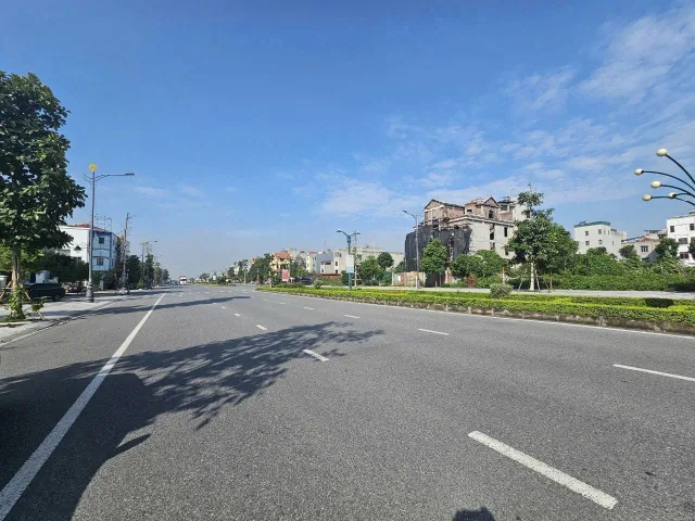 Bán đất biệt thự lô góc mặt đường lý thánh tông rộng 53m khu khả lễ 1. Diện tích 187m mặt tiền 11m hướng đông bắc & tây bắc. Phường võ cường tỉnh bắc ninh