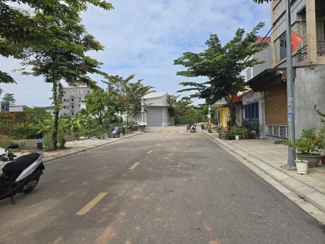 Bán đất giãn dân lãm trại vân dương làn 2 hồ điều hoà. Diện tích 176m mặt tiền 8.4m hướng bắc. Phường nam sơn tỉnh bắc ninh