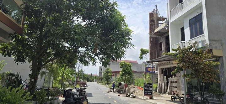 Bán đất giãn dân tân chi tiên du gần hồ. Làn 2 đường quốc lộ 38. Diện tích 90m mặt tiền 5m hướng đông bắc. Xã tân chi tỉnh bắc ninh
