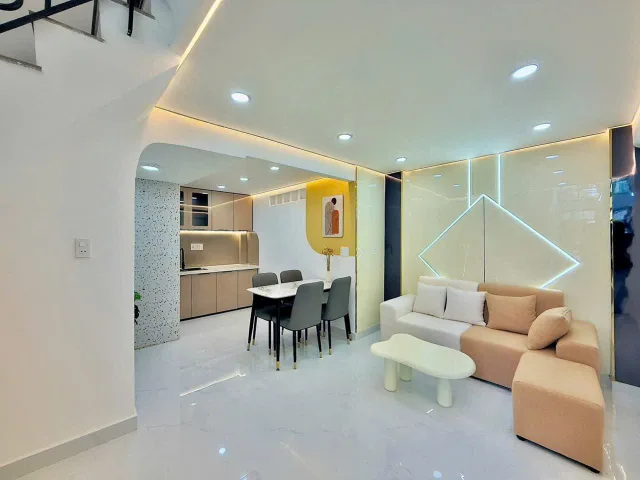 BÁN NHÀ KẾ CHỢ BÀ CHIỂU BÌNH THẠNH 3 TẦNG HẺM XE HƠI 4.36 TỶ FULL NỘI THẤT