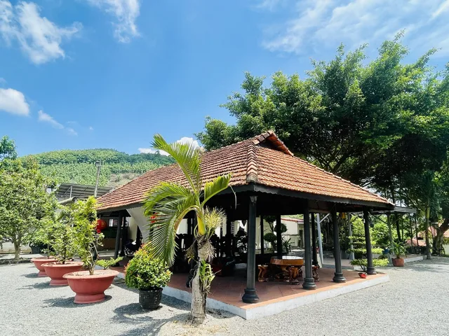 Bán toàn khu 11.000m2 có sẵn 600 m2 thổ cư giá 26 tỷ tại Đường Quốc Lộ 20 Xã La Ngà Huyện Định Quán Đồng Nai