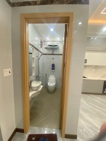 Siêu phẩm nhà xây mới 4 tầng mặt đường thư trung 2 , nhà 2 mặt tiền , mặt tiền to , vỉa hè rộng , kinh doanh j cũng được .....móng cọc khoan nhồi , nhà xây chắc chắn , có thang máy dễ di chuyển .
