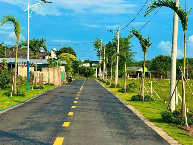 Chủ gửi bán lô đất đẹp để cho AC xây ở. Vị trí mặt tiền đường nhựa gần trường cấp mầm non, cấp 1, cấp 2,.. cách chợ 5p di chuyển, khu công nghiệp Minh Hưng 10p di chuyển,...