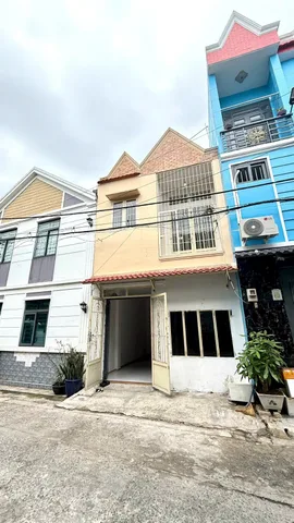 Nhỉnh 1 tỷ nhà sổ chung 1 lầu 2PN Mặt Tiền hẻm thông 8m, khu dân cư, gần chợ và xe Bus Hiệp Thành, về Gò Vấp 5p