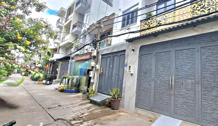 Chỉ hơn 6 ty, có nhà mới ở Hương lộ 2, hẻm xe tải