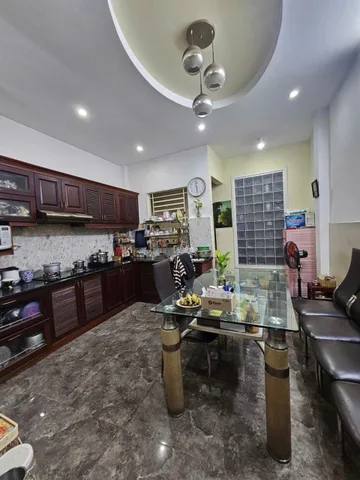 Đón sóng METRO 2 - Bán nhà hẻm xe hơi  Cách Mạng Tháng 8, đối diện Công viên Lê Thị Riêng, tiếp giáp Quận 3.