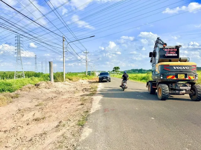 Cần bán 2.500m2 đất đối diện siêu thị đúng giá 180 triệu sổ hồng riêng