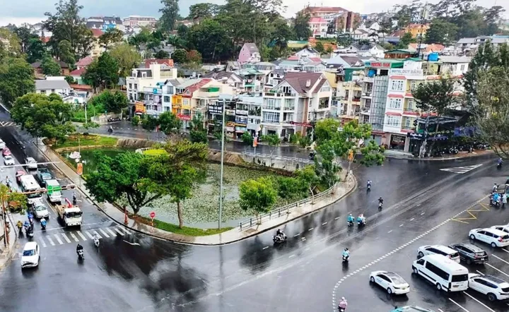 Khách sạn 5 tầng khu quy hoạch Hoàng Văn Thụ. vị trí trung tâm ra hồ Xuân Hương 1km
