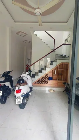 BÁN NHÀ 3 TẦNG NGAY CHỢ THỦ ĐỨC - NHÀ KIÊN CỐ, TƯƠNG LAI RA ĐƯỜNG 20 MÉT
