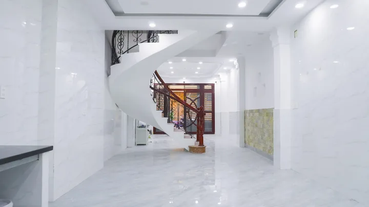 NHÀ 3 TẦNG KHU VỰC QUẬN 5 – HẺM Ô TÔ, 2 MẶT THOÁNG TRƯỚC SAU, 5 PHÒNG – 4 WC