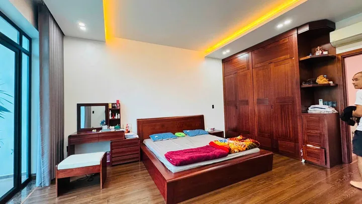 Bán Nhà 4 Tầng Thang Máy KĐT Mới Sở Dầu, Hồng Bàng, Hải Phòng – 100m² Full Nội Thất.