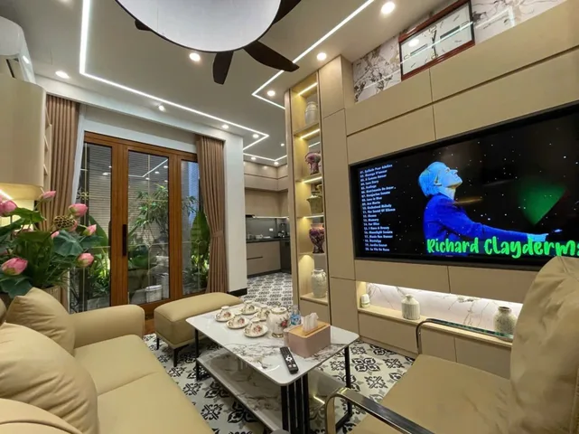 Chủ bán homestay dành cho khách Tây.

Thiết kế tinh tế – hiện đại – tôn trọng sự riêng tư tối đa.
Đẹp. Đủ đầy. Tiện nghi như chính ngôi nhà của mình.
