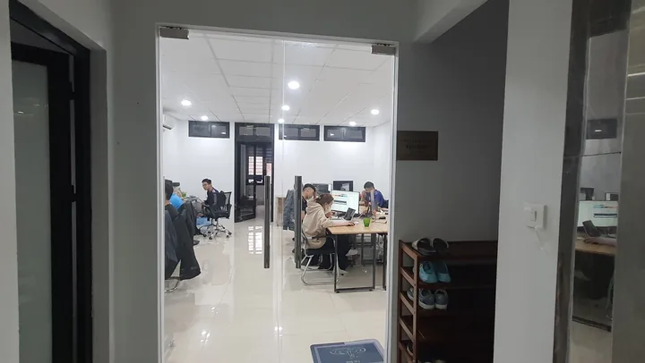 Cho thuê sàn văn phòng Nguyễn Ngọc Nại 87 m2 , thông sàn, thang máy 10 triệu/tháng
